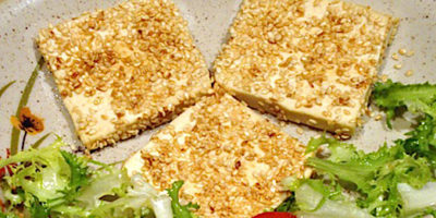 Tofu saltato in padella, ecco come si presenta.