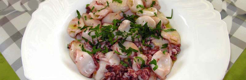 Questi i calamaretti tenerissimi in insalata
