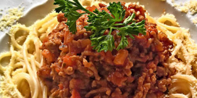 Piatto di spaghetti con ragù