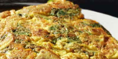 Foto di una frittata con verdure