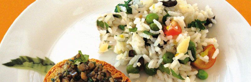 Piatto di riso in insalata