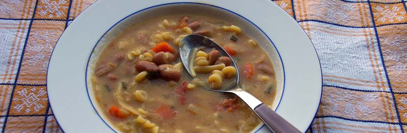 Pasta e fagioli nel piatto