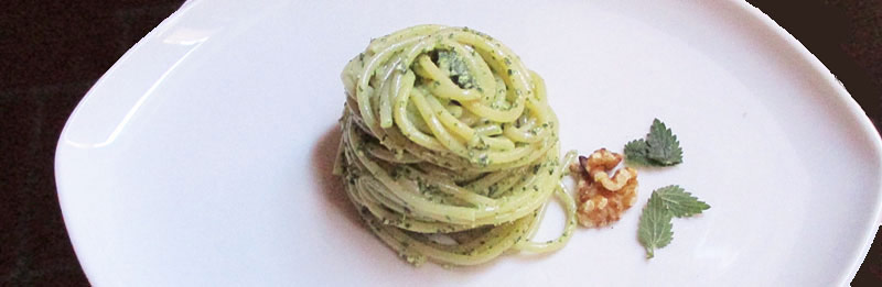 Spaghetti con il pesto all'ortica